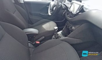 voiture compacte occasion peugeot 208 1.5 BlueHDi 100ch, habitacle, Cotrans Le Port 974