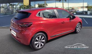 la citadine renault clio est à saisir chez Renault Saint-Pierre, modèle de 2022, vue laterale, couleur rouge, occasion 974