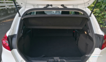 Grand coffre spacieux de la Ford Fiesta Business à La Réunion