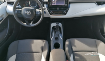 Intérieur de Toyota Corolla 5 portes Minium 1.8L HSD 122ch BVA, sièges en tissu, occasion à La Réunion