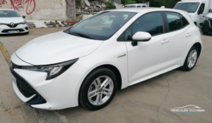 Véhicules Occasion La Réunion : Vue avant de la Toyota New Corolla 5P Minium 1.8L HSD 122ch BVA en vente à La Réunion