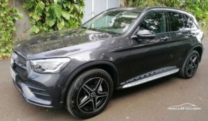 Vue avant du Mercedes GLC 300 e 4MATIC SUV AMG Line, SUV hybride rechargeable d'occasion - Véhicules Occasion La Réunion