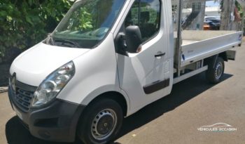 Vue avant du Renault Master Châssis Plateau Cabine L2P3 2.3L dCi 130, utilitaire robuste d'occasion - Véhicules Occasion La Réunion