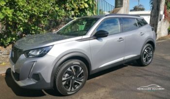 Vue de l'avant du Peugeot 2008 NLU ALLURE PK 1.5L BLUEHDI 130CV EAT8 à La Réunion