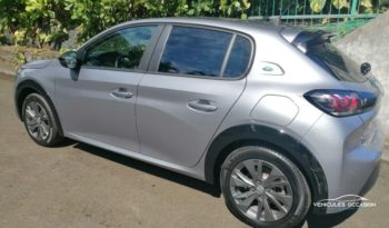 Vue arrière de la Peugeot e-208 NLU 5P VP Active 50kWh d'occasion à La Réunion