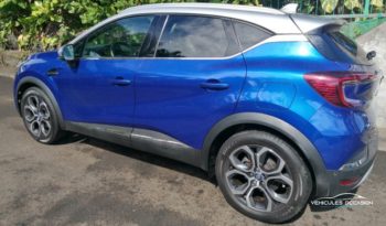 Vue arrière de la Renault Captur E-TECH Intense 1.6L hybride à La Réunion