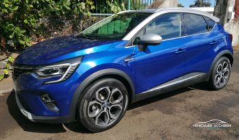 Vue avant de la Renault Captur E-TECH Intense hybride en vente à La Réunion