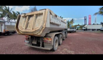 Occasion à vendre : Renault Trucks voiture blanc diesel 450.32 8x4 benne Reunion