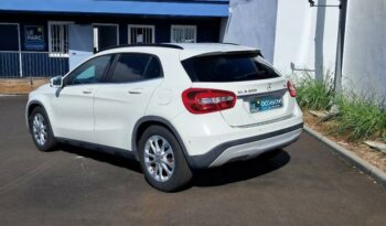 Occasion à vendre : Mercedes-benz voiture blanc diesel 200 d amg line Reunion