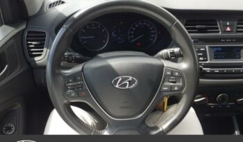 Image illustrative Berline occasion climatisation aqua sparkling (bleu étincelant) Reunion à saisir.