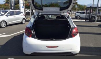 Reunion auto occasion 208 2019 1.5 bluehdi 100ch e6.c signature bvm5 86g 5p pas chère.