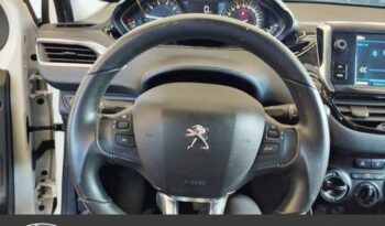 Occasion 974 : Découvrez la version 1.2 l 82ch style 5p Peugeot 2019, Reunion.