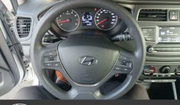 Image illustrative Berline occasion climatisation sleek silver métal Reunion à saisir.