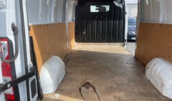 Image illustrative Fourgon occasion climatisation blanc mineral Reunion à saisir.