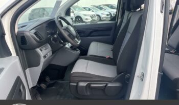 Photo Proace Combi occasion medium 1.5 120 d-4d dynamic rc22 ile Reunion.