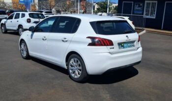 Occasion à vendre : Peugeot voiture blanc essence 1.2  130ch s&s style pack eat8 Reunion