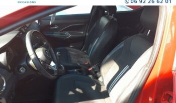 Image illustrative Berline occasion climatisation rouge volcano Reunion à saisir.