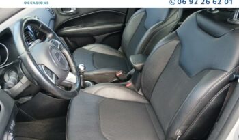 Image illustrative 4×4 Tout Terrain occasion climatisation granite crystal  toit noir Reunion à saisir.