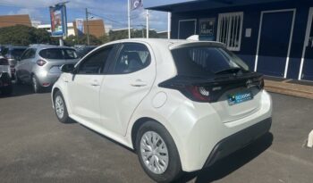 Occasion à vendre : Toyota voiture blanc hybride : essence/electrique 116h minium 5p Reunion