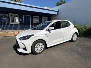 Vente Toyota Yaris 116h minium 5p Leparc-gbh Comptoir Des Isles, La Reunion.