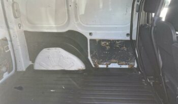 Image illustrative Fourgonnette occasion climatisation blanc glacier Reunion à saisir.