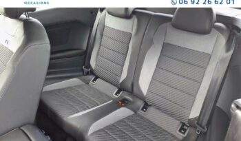 Image illustrative Cabriolet occasion climatisation blanc pur, capote noire Reunion à saisir.