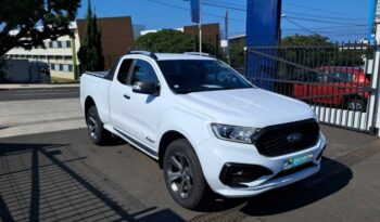 Image illustrative Pick-up occasion climatisation blanc glacier Reunion à saisir.