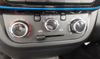 Image illustrative S.u.v. occasion climatisation gris eclair métallisé Reunion à saisir.