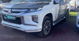 MITSUBISHI L200 2.2 DI-D 150ch Club Cab Invite MY 2022