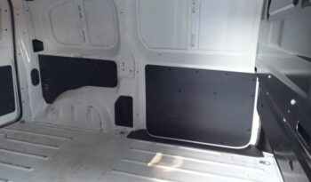 Image illustrative Fourgon occasion climatisation blanc banquise Reunion à saisir.