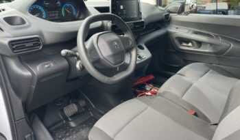 Occasion à vendre : Peugeot voiture blanc icy electrique m 800kg electrique 136ch batterie 54 kwh pack premium connect Reunion