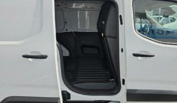 Image illustrative Fourgonnette occasion climatisation blanc banquise Reunion à saisir.