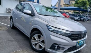 Image illustrative Berline occasion climatisation gris comète métallisé Reunion à saisir.