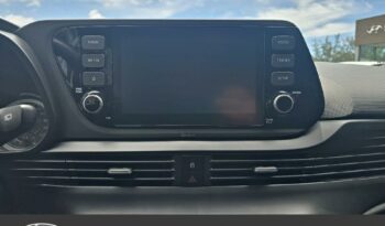 Image illustrative Berline occasion climatisation sleek silver métal Reunion à saisir.