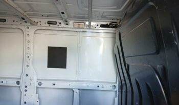 Image illustrative Fourgon occasion climatisation blanc minéral Reunion à saisir.