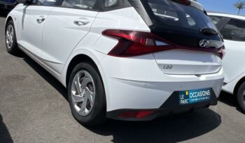 Occasion à vendre : Hyundai voiture polar white essence 1.2 84ch initia Reunion