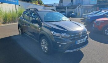 Image illustrative Berline occasion climatisation gris moonstone métallisé Reunion à saisir.