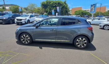 Clio occasion Reunion 1.6 e-tech hybride 140ch limited -21n, modèle 2022 à vendre.