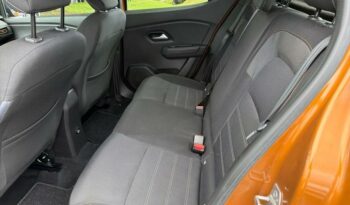 Image illustrative Berline occasion climatisation orange atacama métallisé Reunion à saisir.