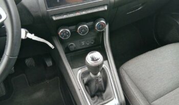 Occasion 974 : Découvrez la version 1.0 tce 90ch evolution Renault 2023, Reunion.