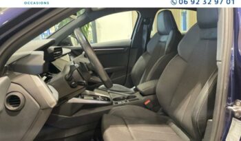 Image illustrative Berline occasion climatisation bleu navarre métallisé Reunion à saisir.