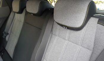 Image illustrative S.u.v. occasion climatisation rouge flamme / toit noir étoilé Reunion à saisir.