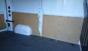 Image illustrative Fourgon occasion climatisation blanc minéral Reunion à saisir.