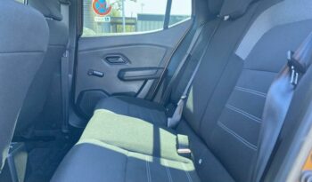 Image illustrative Berline occasion climatisation orange atacama métallisé Reunion à saisir.