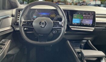Occasion à vendre : Renault voiture blanc nacré brillant/toit noir etoilé hybride : essence/electrique 1.2 e-tech full hybrid 200ch techno Reunion