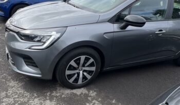 Clio occasion Reunion 1.5 blue dci 100ch equilibre, modèle 2023 à vendre.