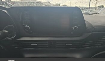 Image illustrative Berline occasion climatisation aqua turquoise Reunion à saisir.