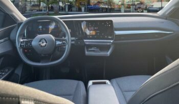 Occasion à vendre : Renault voiture argenté electrique e-tech electric 220ch equilibre autonomie confort ac22 Reunion