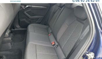 Image illustrative Berline occasion climatisation bleu navarre métallisé Reunion à saisir.