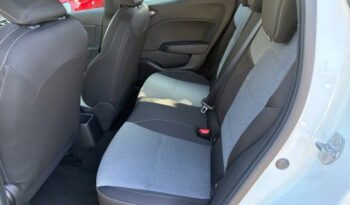 Image illustrative Berline occasion climatisation blanc glacier Reunion à saisir.